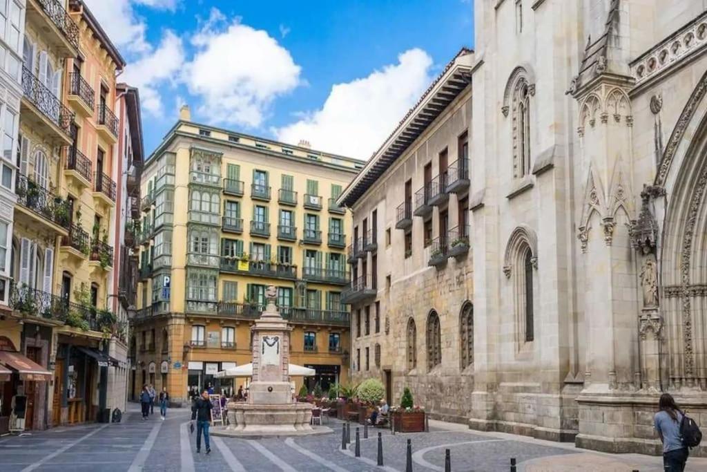 Calida Estancia Descubre La Ciudad Bilbao Exterior photo